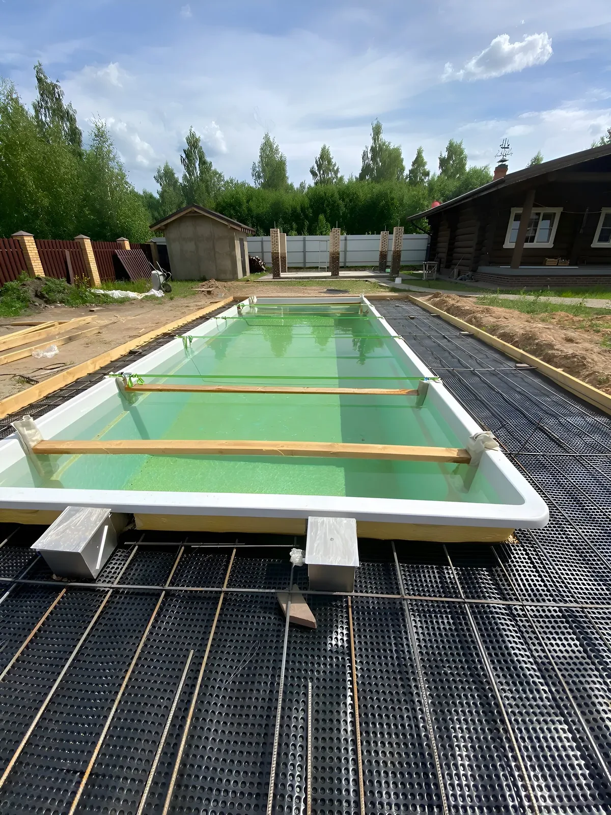 Laguna 9 — вечернее освещение в Каменске-Уральском